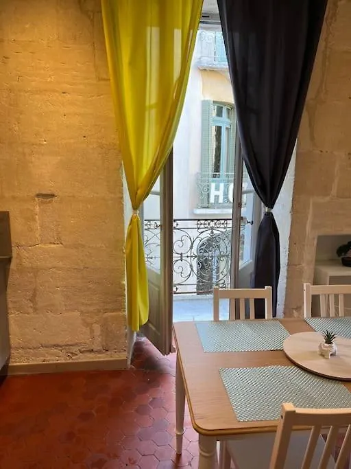 Appartement En Coeur De Ville Place Du Forum Arles Apartment