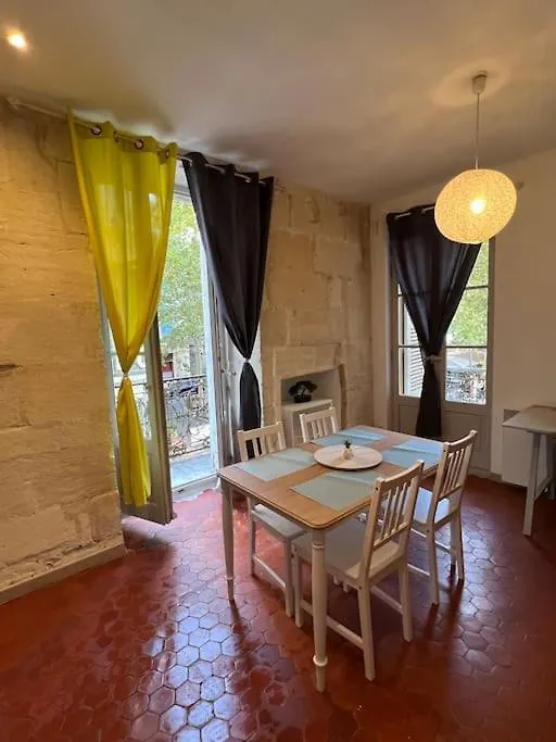 Appartement En Coeur De Ville Place Du Forum Arles