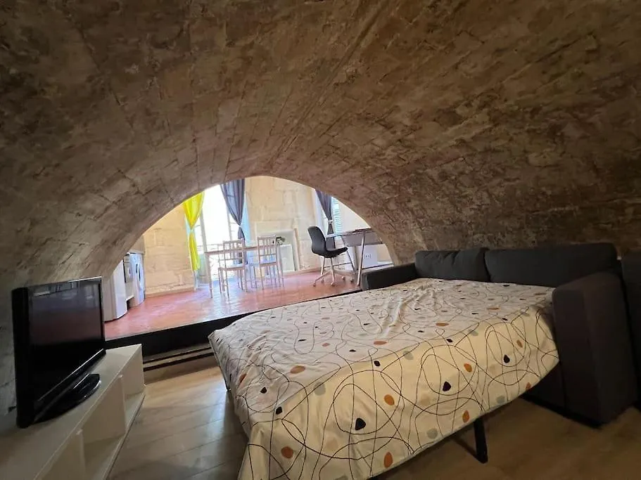 Appartement En Coeur De Ville Place Du Forum Arles