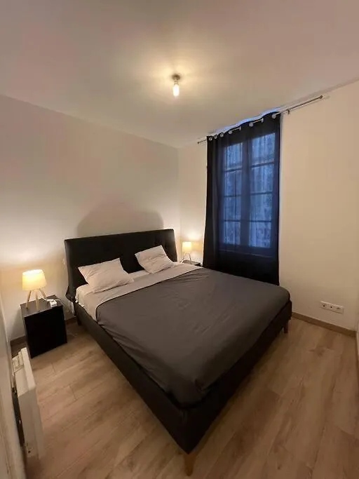 Appartement En Coeur De Ville Place Du Forum Arles