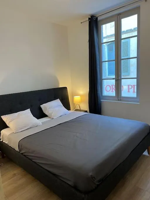 Appartement En Coeur De Ville Place Du Forum Arles Apartment