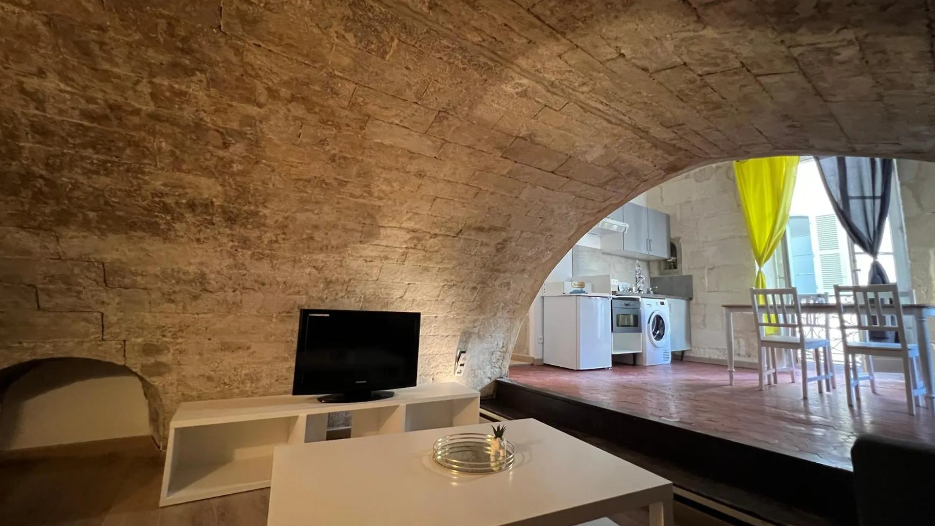 Appartement En Coeur De Ville Place Du Forum Arles 0*,