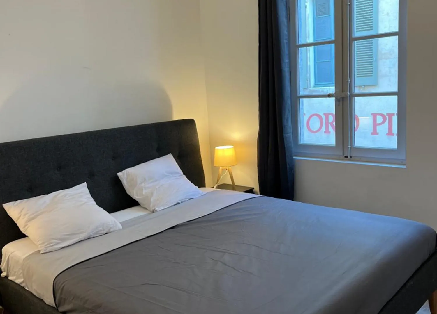 Apartment Appartement En Coeur De Ville Place Du Forum Arles